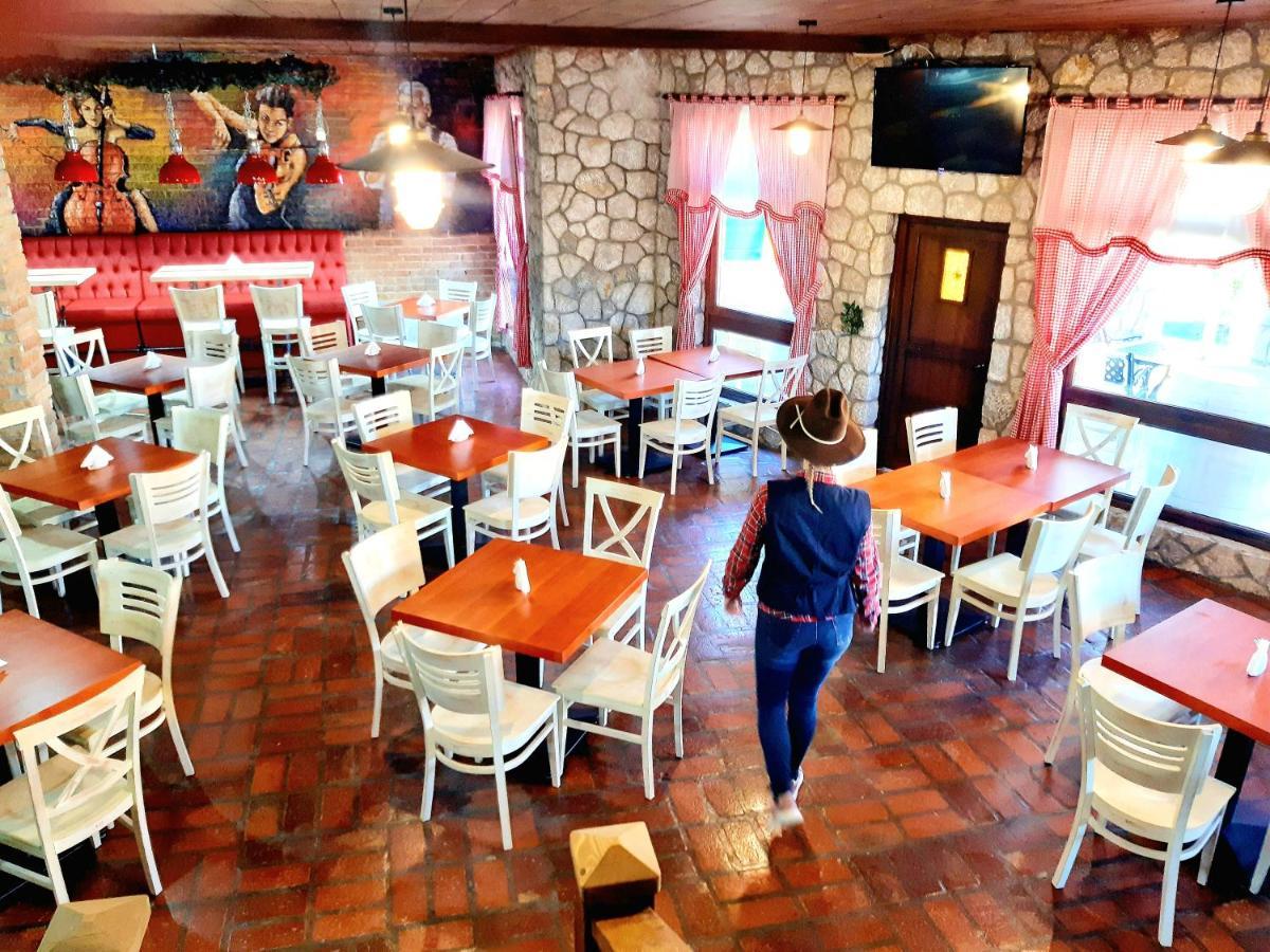 El Paso City, Zlatibor - Unique Wooden Cottages, Treehouse, Wild West Rooms, Accommodation 1-6 People Esterno foto