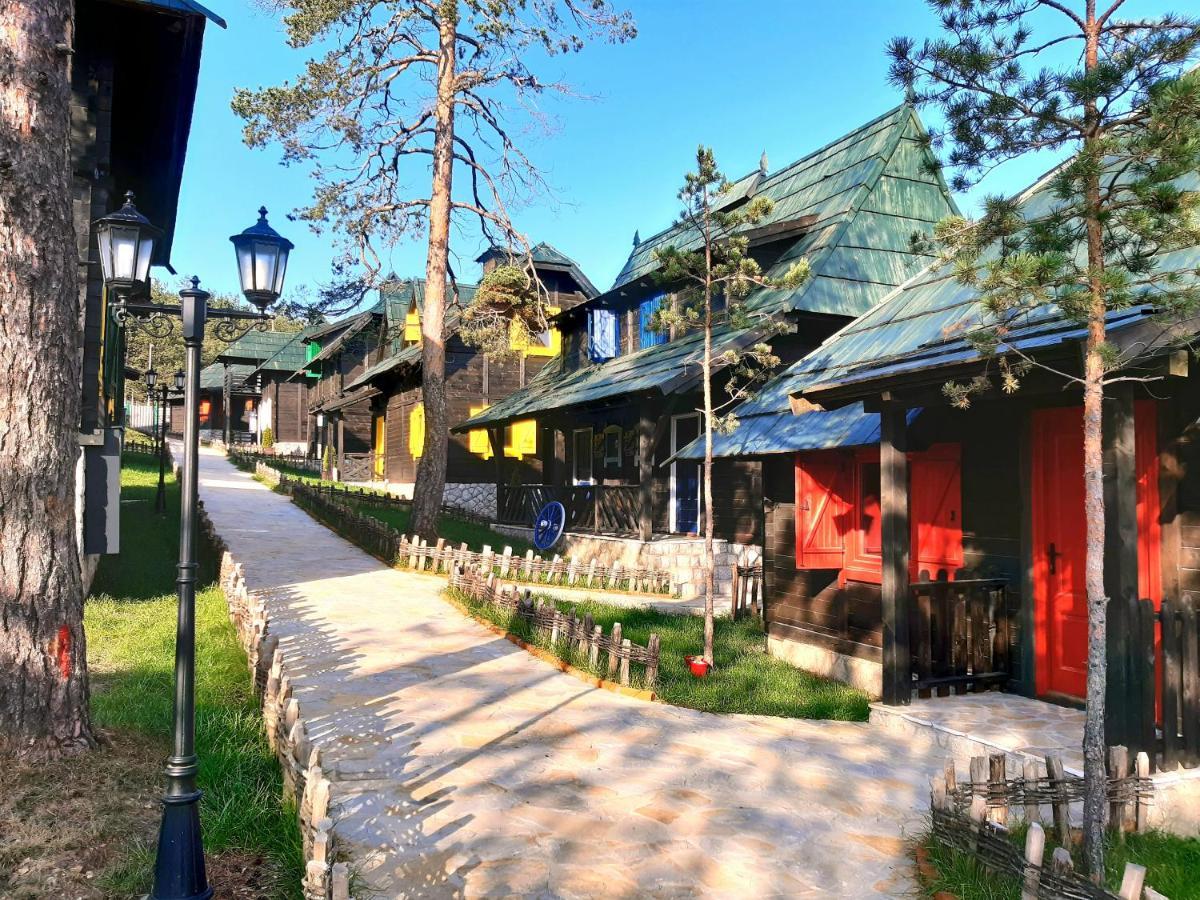 El Paso City, Zlatibor - Unique Wooden Cottages, Treehouse, Wild West Rooms, Accommodation 1-6 People Esterno foto