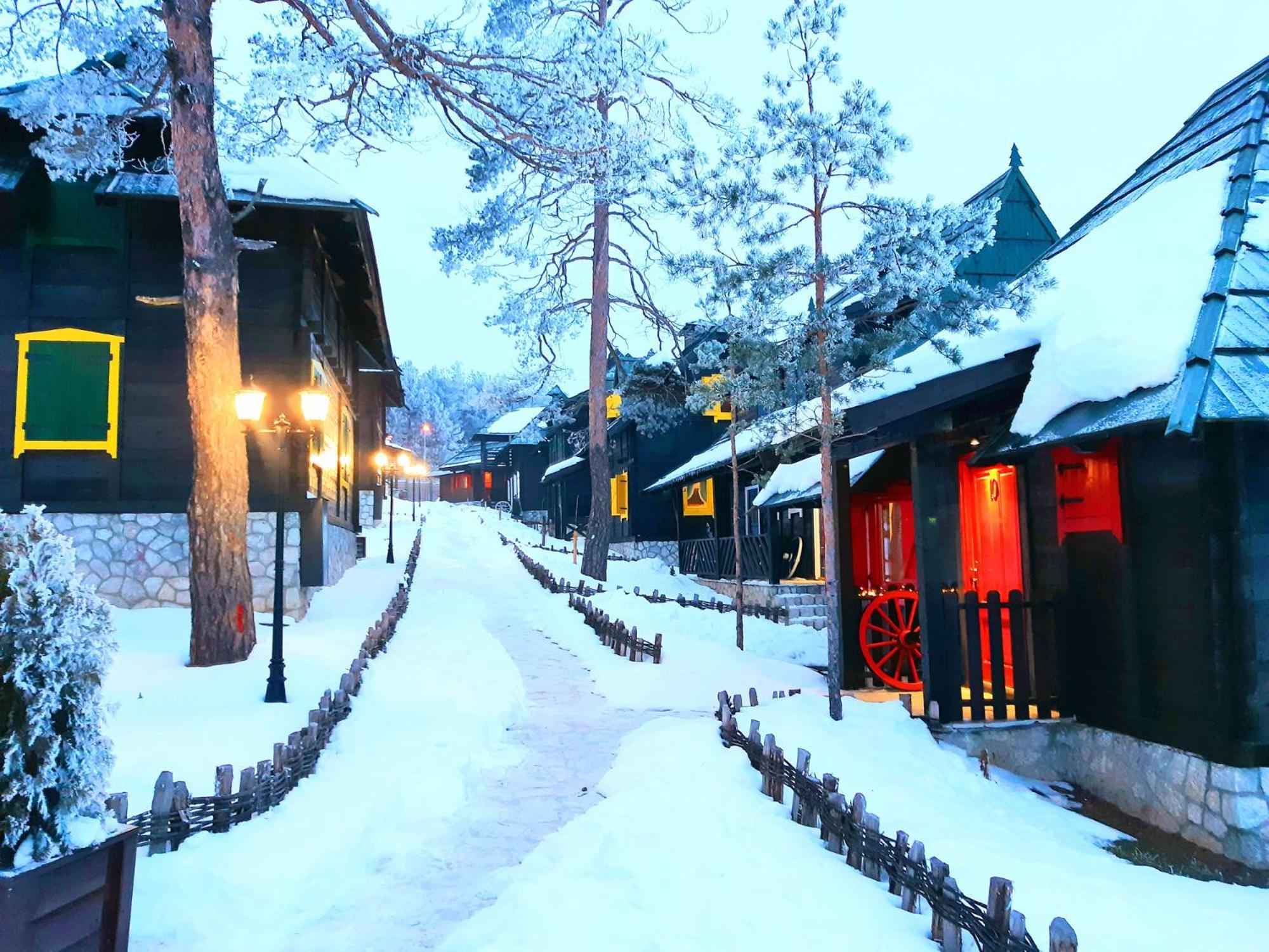 El Paso City, Zlatibor - Unique Wooden Cottages, Treehouse, Wild West Rooms, Accommodation 1-6 People Esterno foto