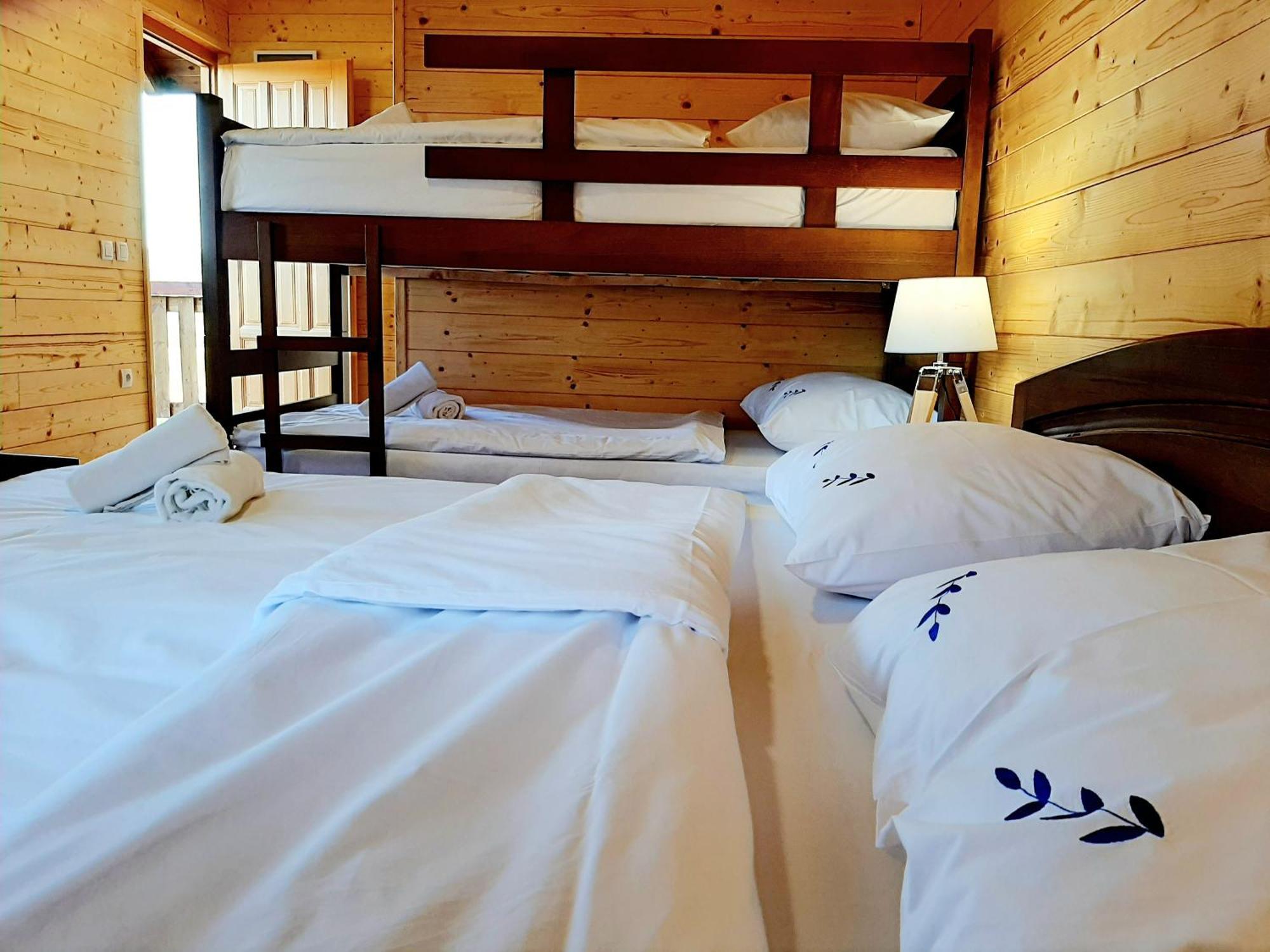 El Paso City, Zlatibor - Unique Wooden Cottages, Treehouse, Wild West Rooms, Accommodation 1-6 People Camera foto
