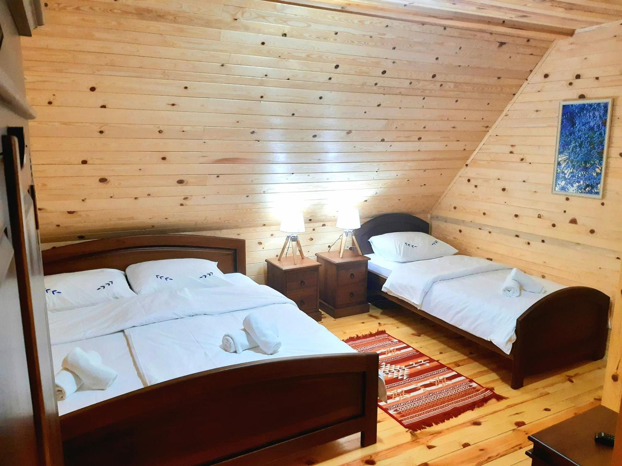 El Paso City, Zlatibor - Unique Wooden Cottages, Treehouse, Wild West Rooms, Accommodation 1-6 People Camera foto