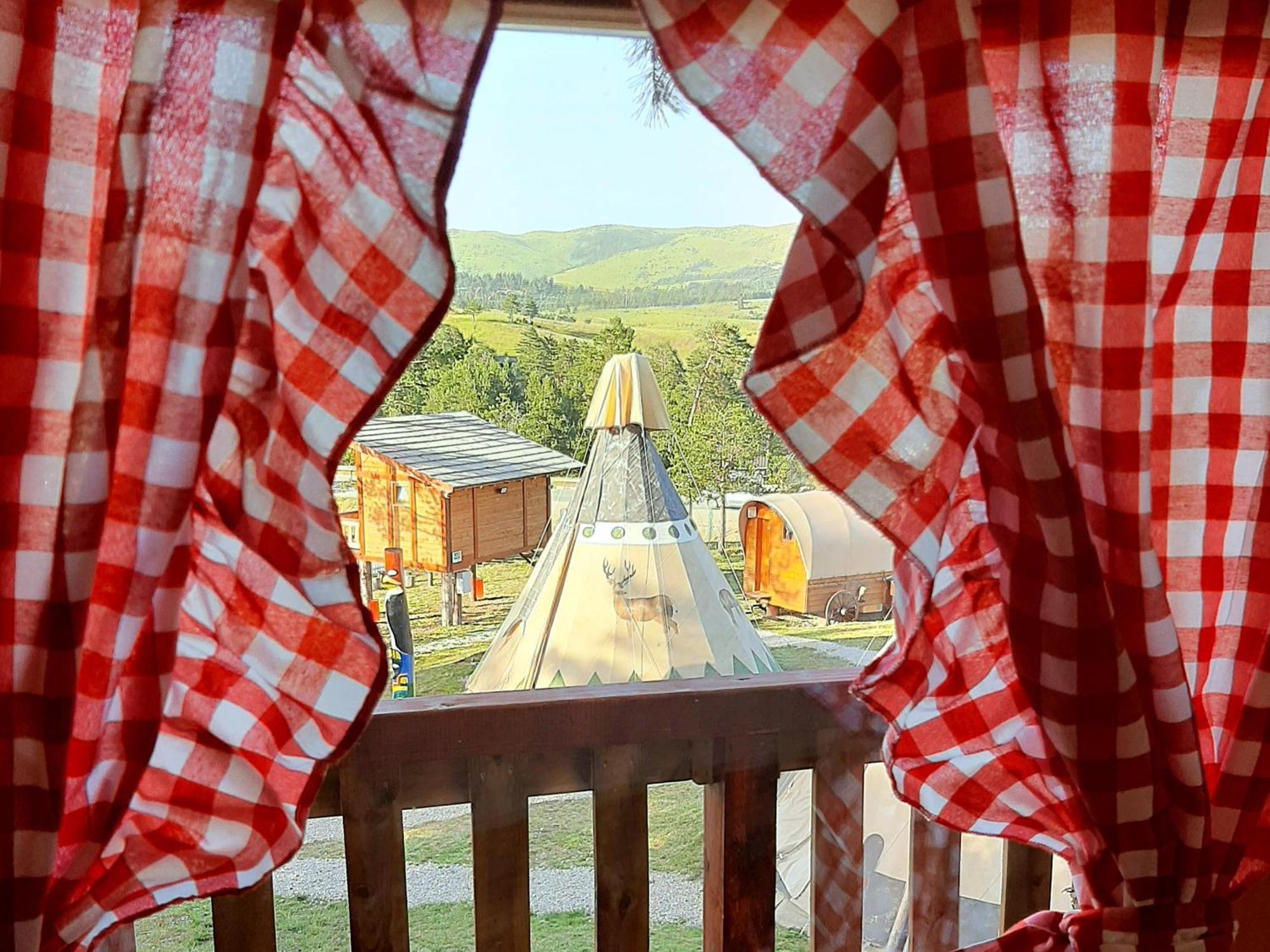 El Paso City, Zlatibor - Unique Wooden Cottages, Treehouse, Wild West Rooms, Accommodation 1-6 People Camera foto