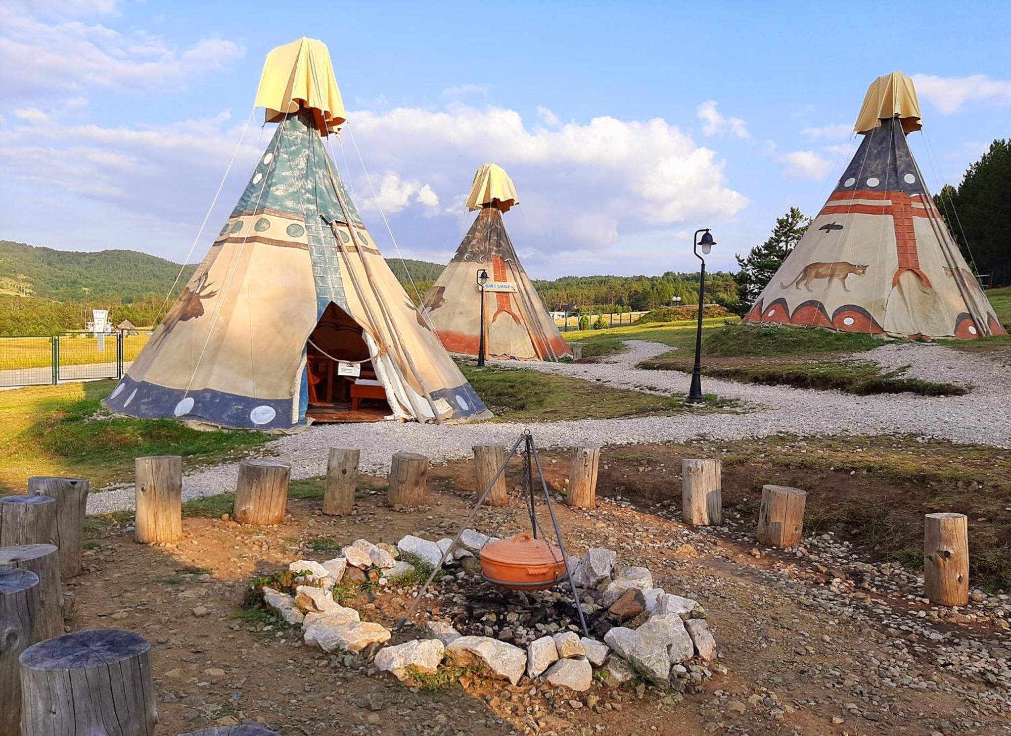 El Paso City, Zlatibor - Unique Wooden Cottages, Treehouse, Wild West Rooms, Accommodation 1-6 People Camera foto