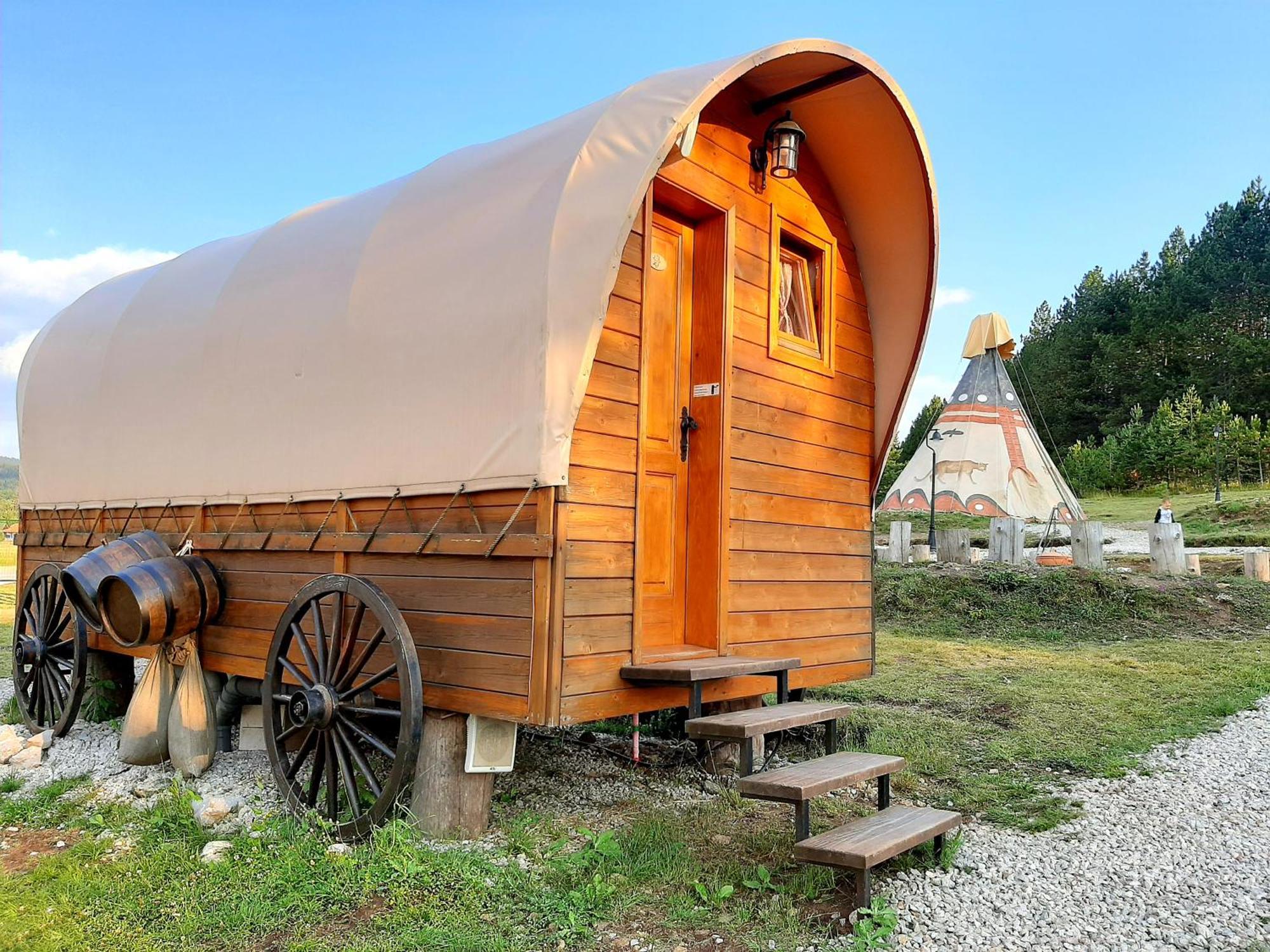 El Paso City, Zlatibor - Unique Wooden Cottages, Treehouse, Wild West Rooms, Accommodation 1-6 People Camera foto
