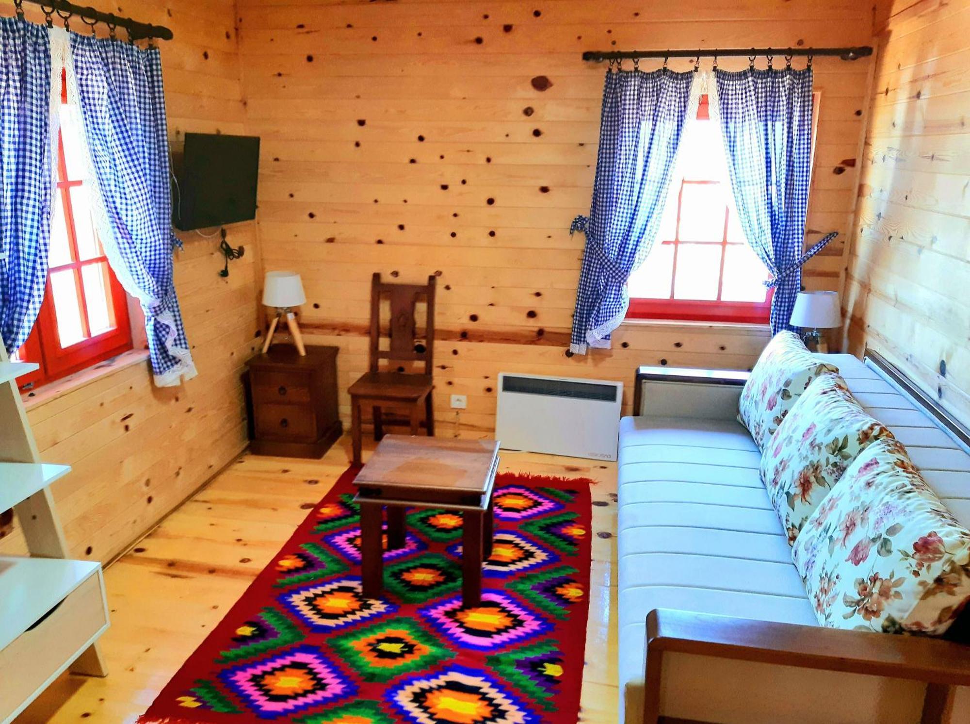 El Paso City, Zlatibor - Unique Wooden Cottages, Treehouse, Wild West Rooms, Accommodation 1-6 People Camera foto