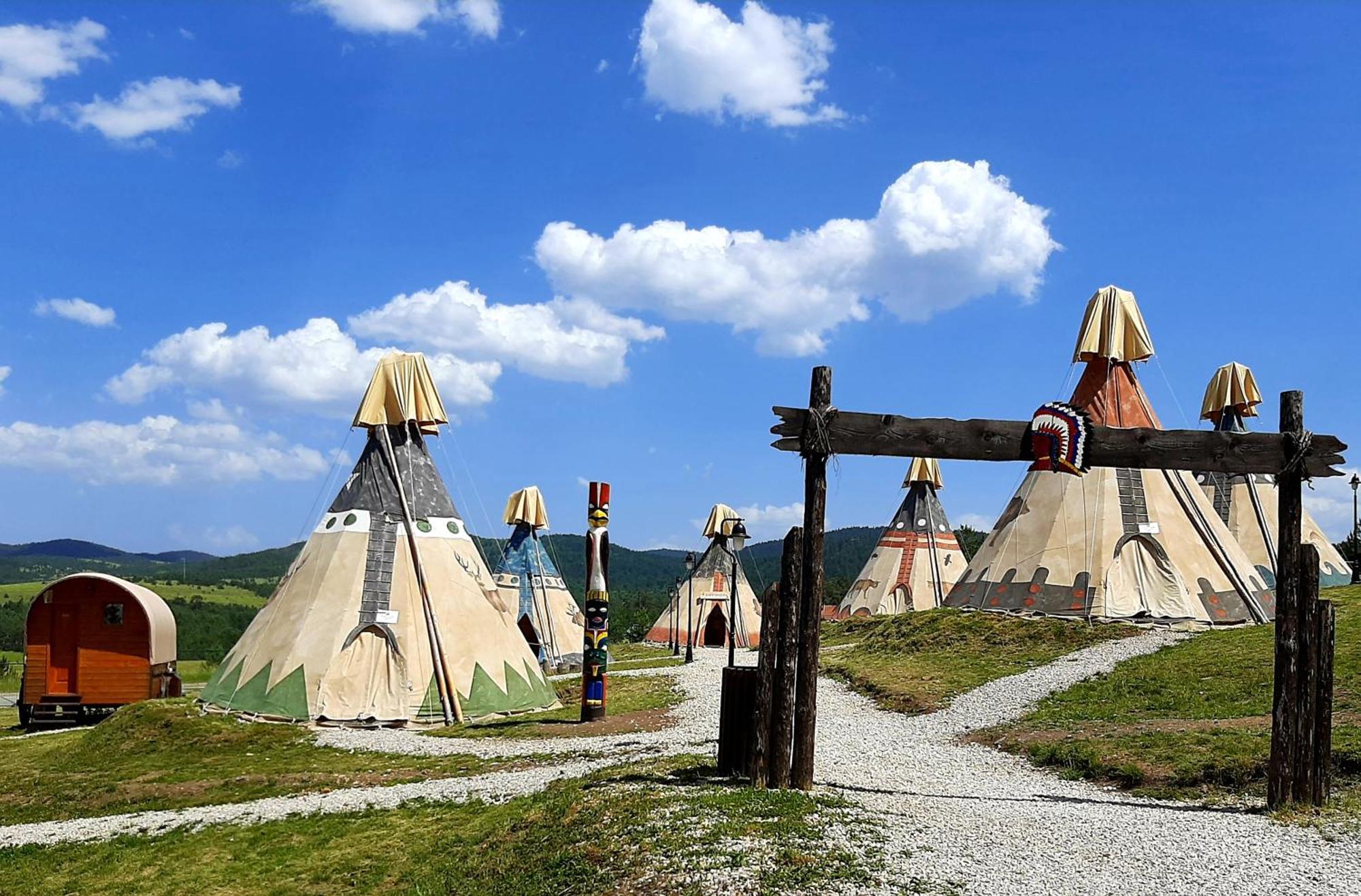 El Paso City, Zlatibor - Unique Wooden Cottages, Treehouse, Wild West Rooms, Accommodation 1-6 People Camera foto